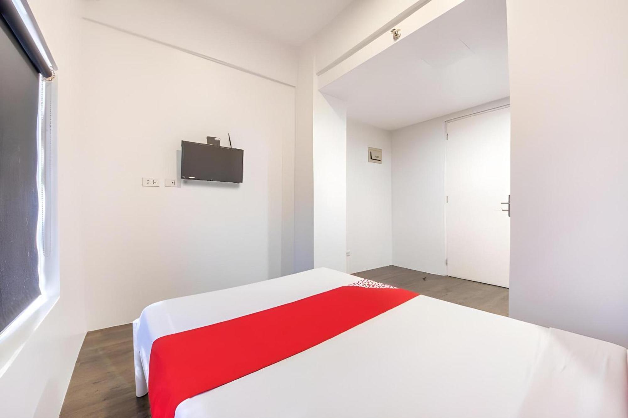 Oyo 563 Mytown New York Hotel Taguig Ngoại thất bức ảnh