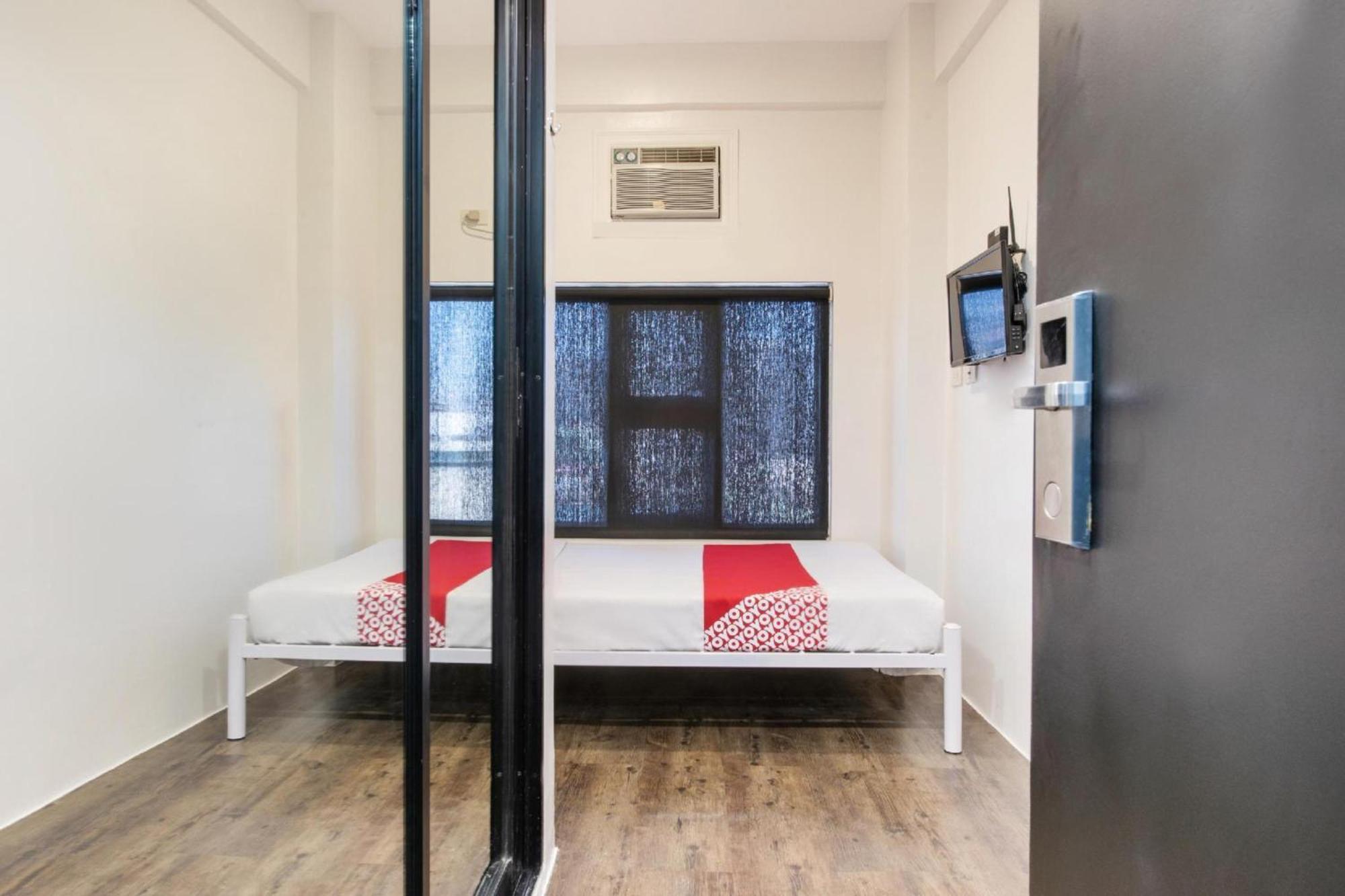 Oyo 563 Mytown New York Hotel Taguig Ngoại thất bức ảnh