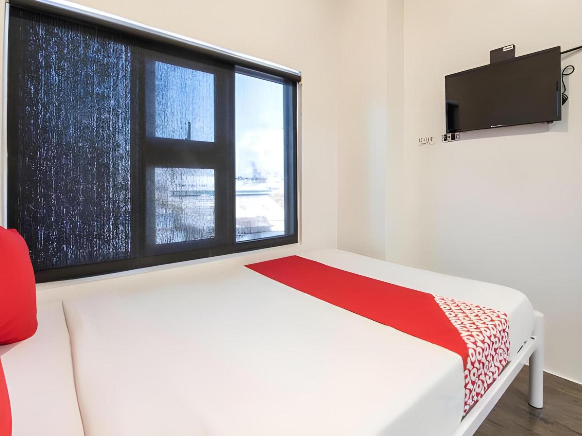 Oyo 563 Mytown New York Hotel Taguig Ngoại thất bức ảnh